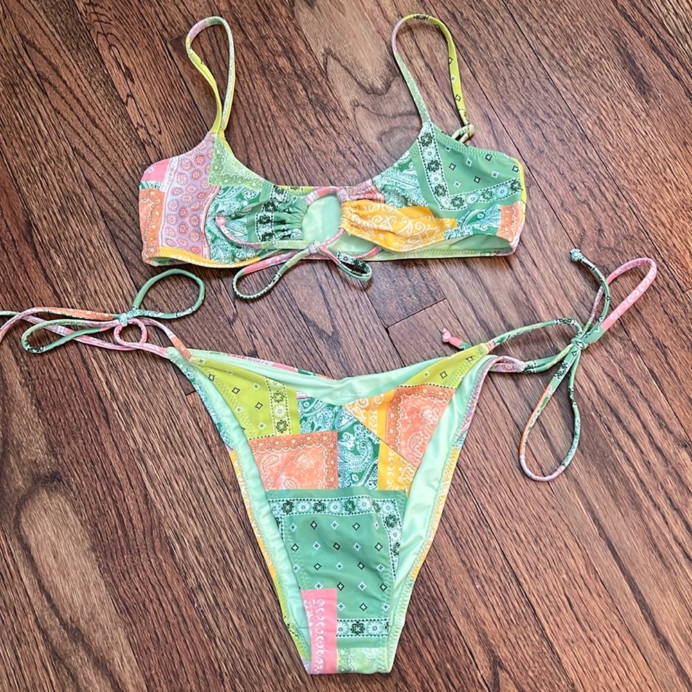 LA hearts bikini. High leg cut adjustable bottoms size medium. top size small.
